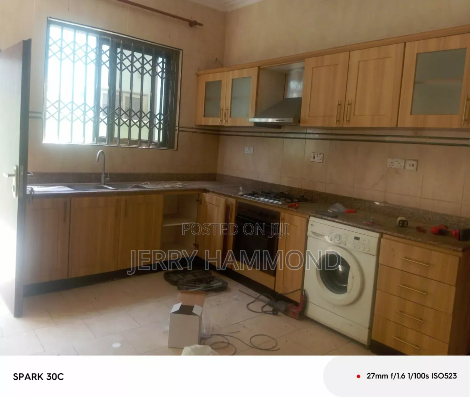 4bdrm House in Labone Going To  Ako for rent