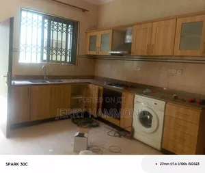 4bdrm House in Labone Going To  Ako for rent