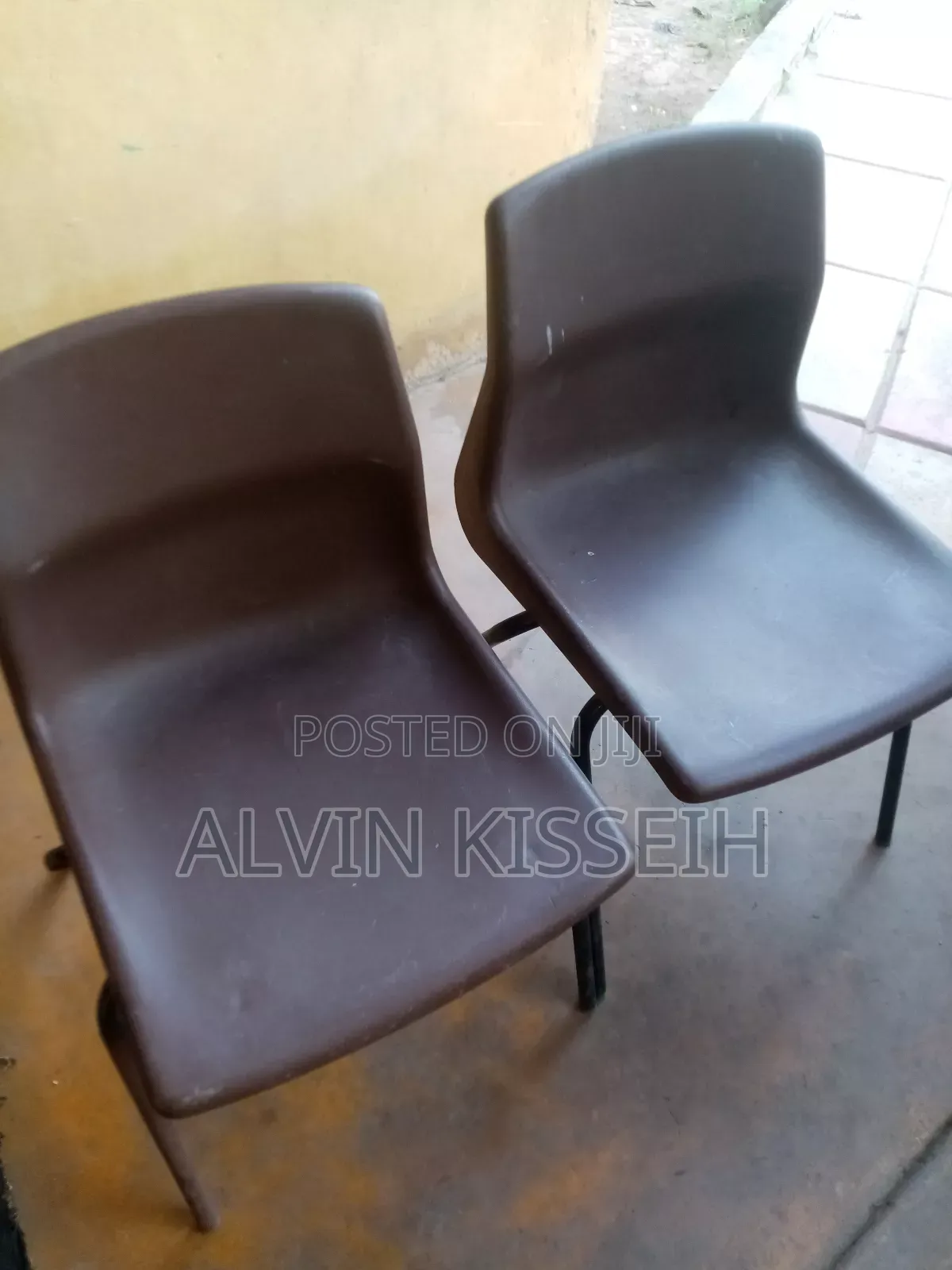 Almost New Foreign Homeused Plastic Chair With Metal Legs