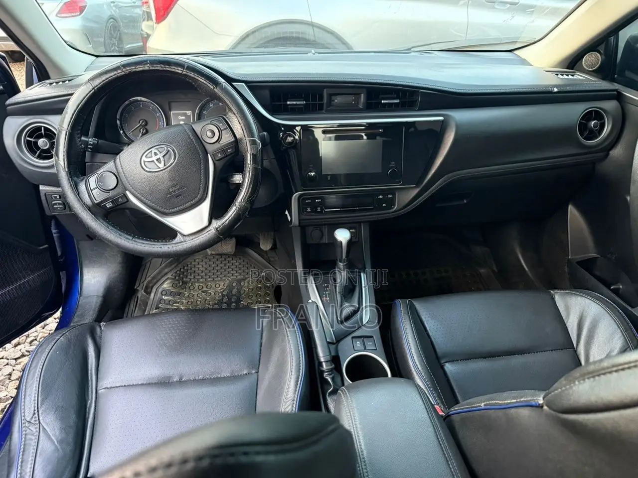 Toyota Corolla SE (1.8L 4cyl 6M) 2018 Blue