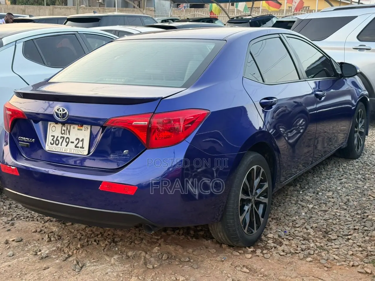 Toyota Corolla SE (1.8L 4cyl 6M) 2018 Blue
