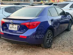 Toyota Corolla SE (1.8L 4cyl 6M) 2018 Blue