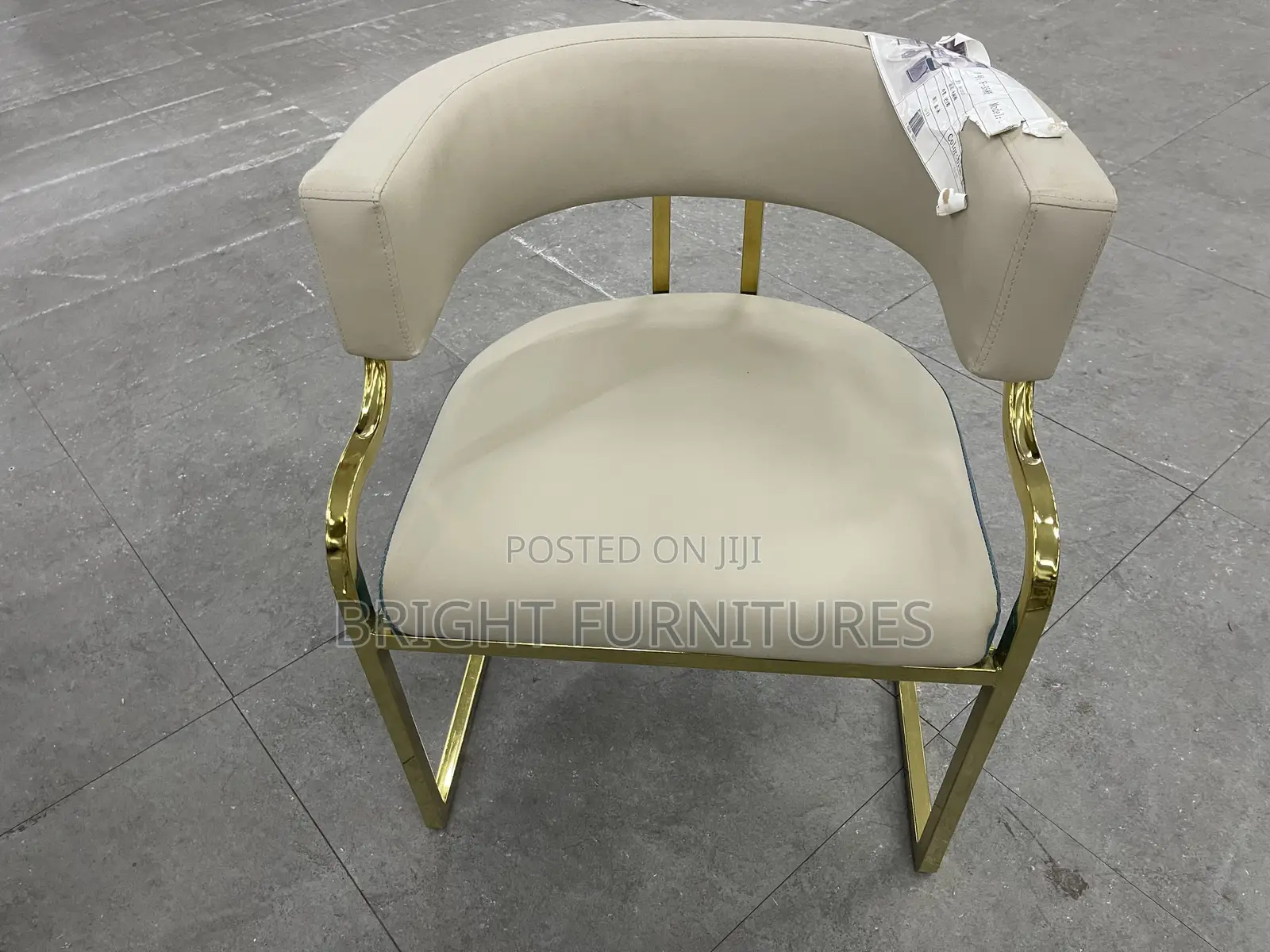 Luxury Imported Coffee Table With 2 Chairs