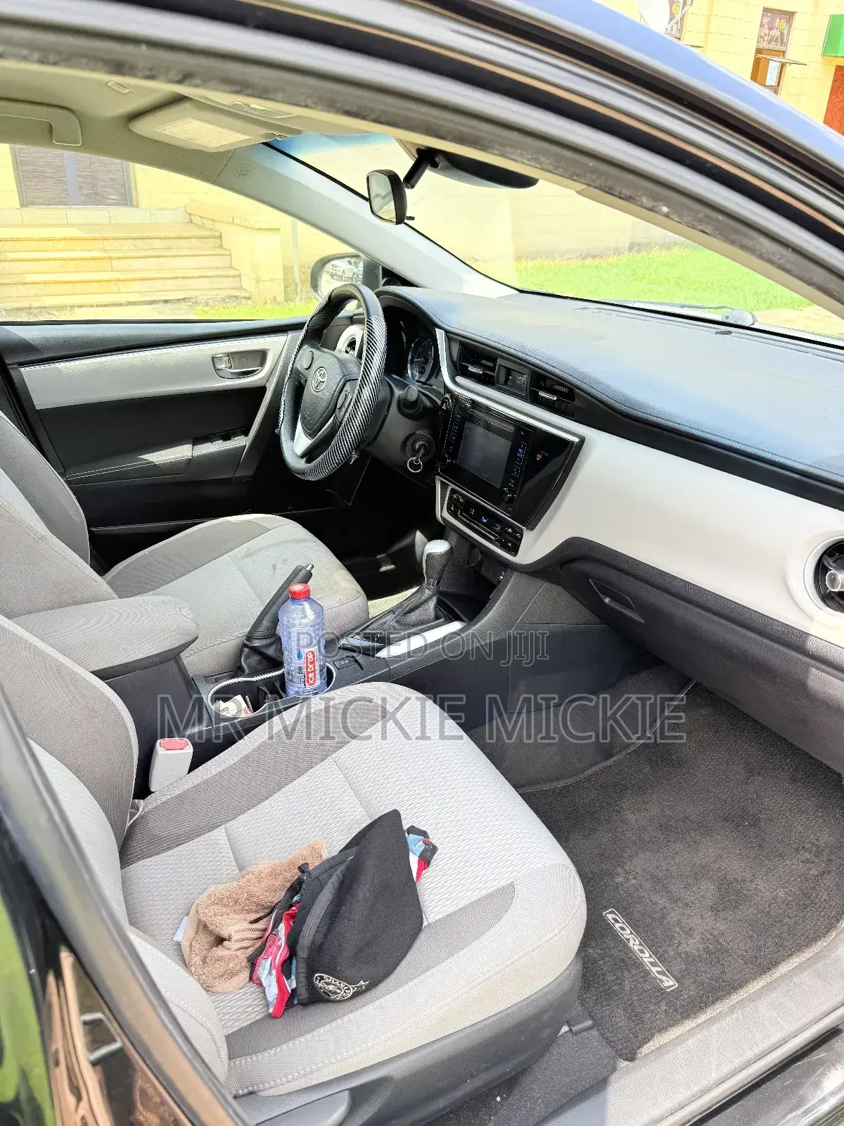 Toyota Corolla LE (1.8L 4cyl 2A) 2019 Black