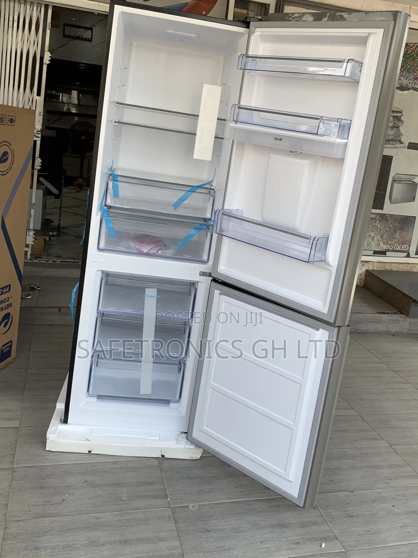 Shop (Blackglass) Pearl Bottomfreezer 309l Pf-400bg Fridge