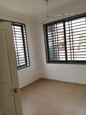 3bdrm House in Amanfro, Adenta for sale