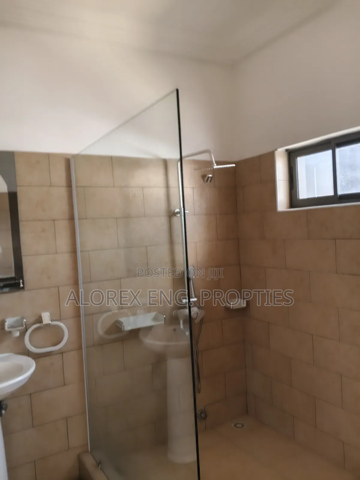 3bdrm House in Amanfro, Adenta for sale