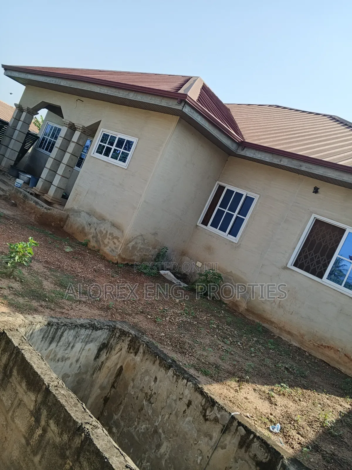 3bdrm House in Fafraha, Adenta for sale