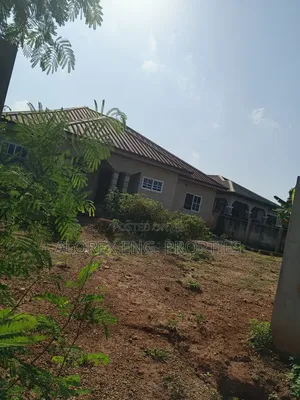 3bdrm House in Fafraha, Adenta for sale
