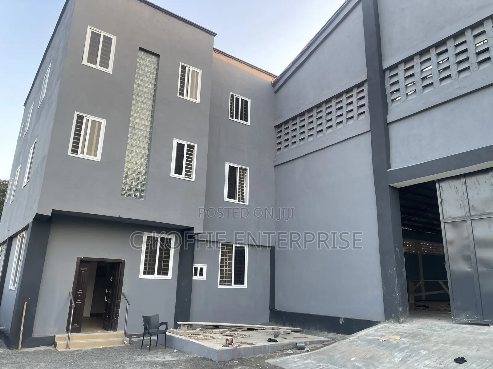 1,200 SQM Warehouse + 6bedrooms at Achimota for Rent