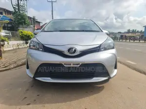 Toyota Vitz 2015 Silver
