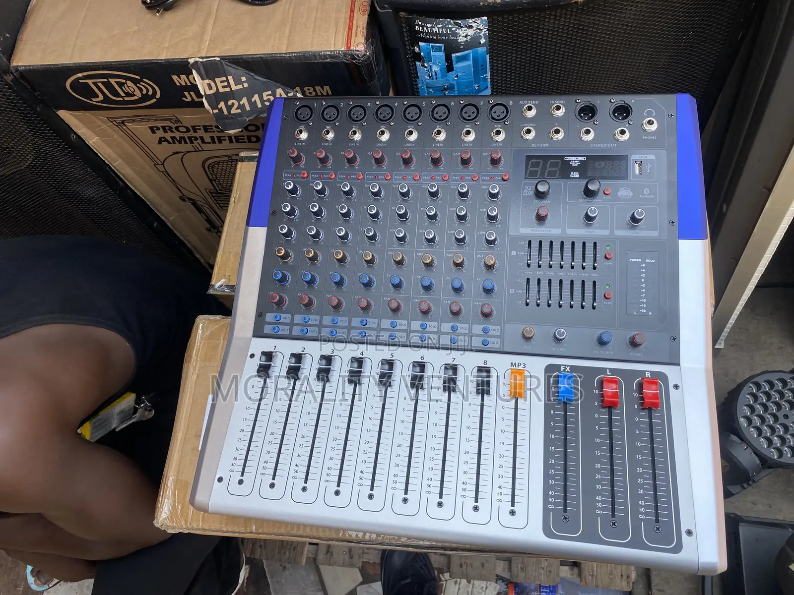 Yamaha Lexsen Lxk880 Amplified Audio Mixer Console.