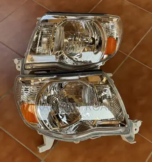 Toyota Tacoma 2005 - 2011 Headlights