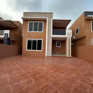 5bdrm Duplex in Lake Side Estate for sale