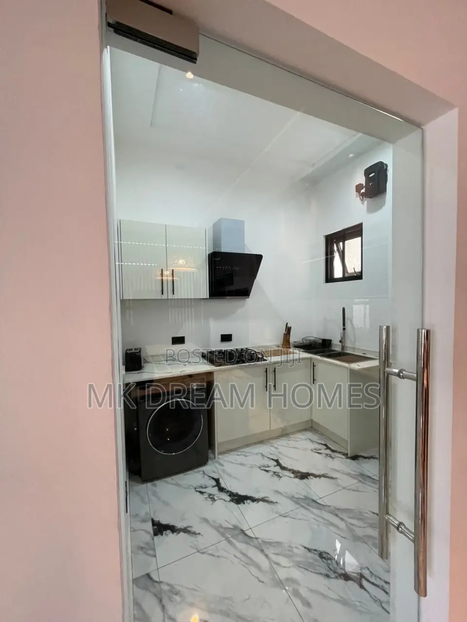 Furnished 4bdrm Mansion in School Junction for rent