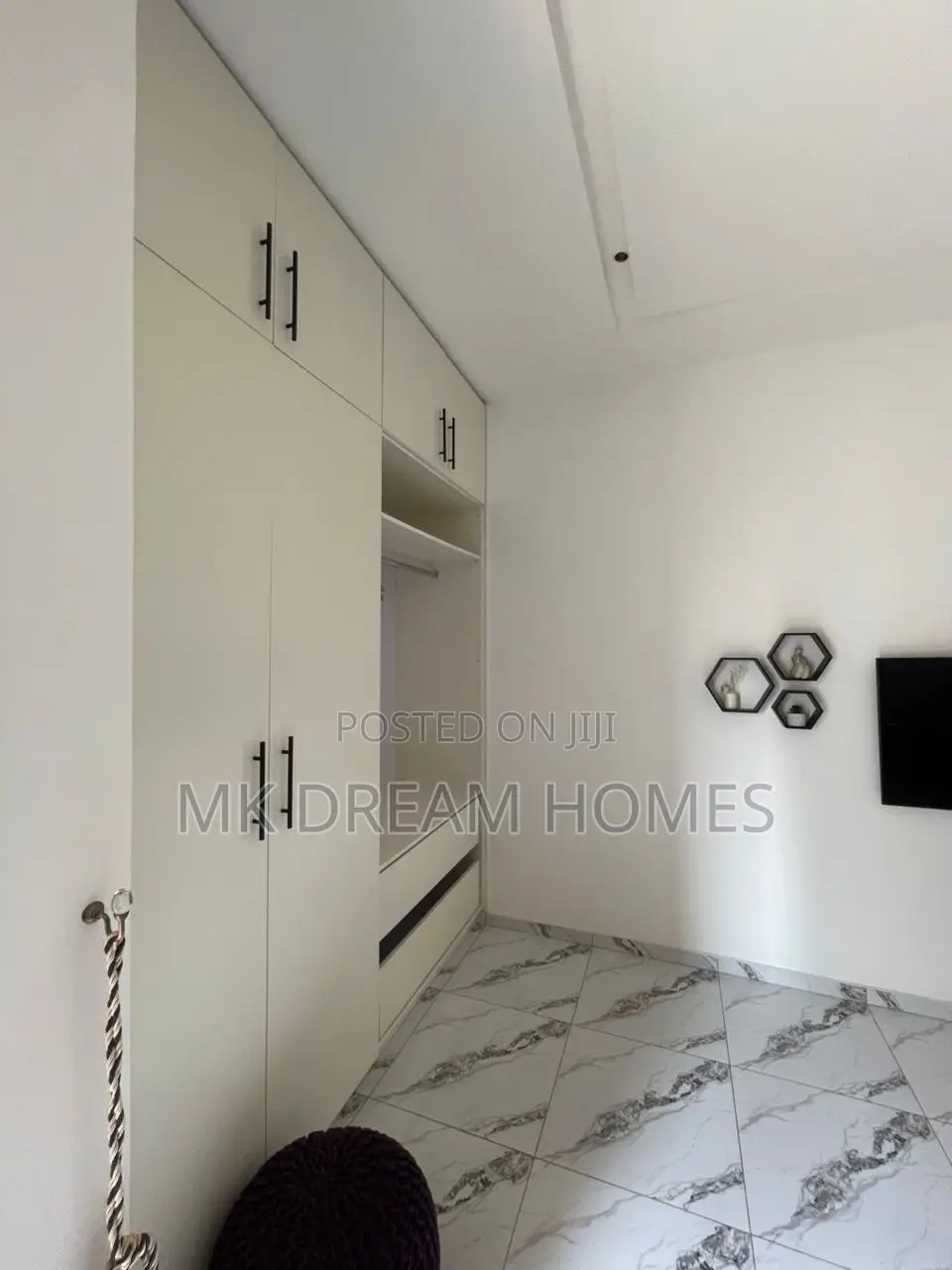 Furnished 4bdrm Mansion in School Junction for rent