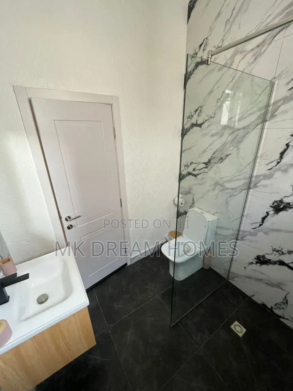 Furnished 4bdrm Mansion in School Junction for rent