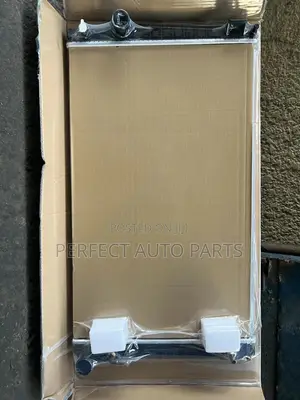 Toyota Rav 4 07,08 2009 2010 2011 2012 2013 2014 Radiator/ Water Tank