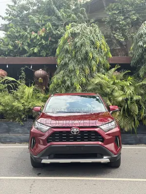 Toyota RAV4 XLE 2022 Red