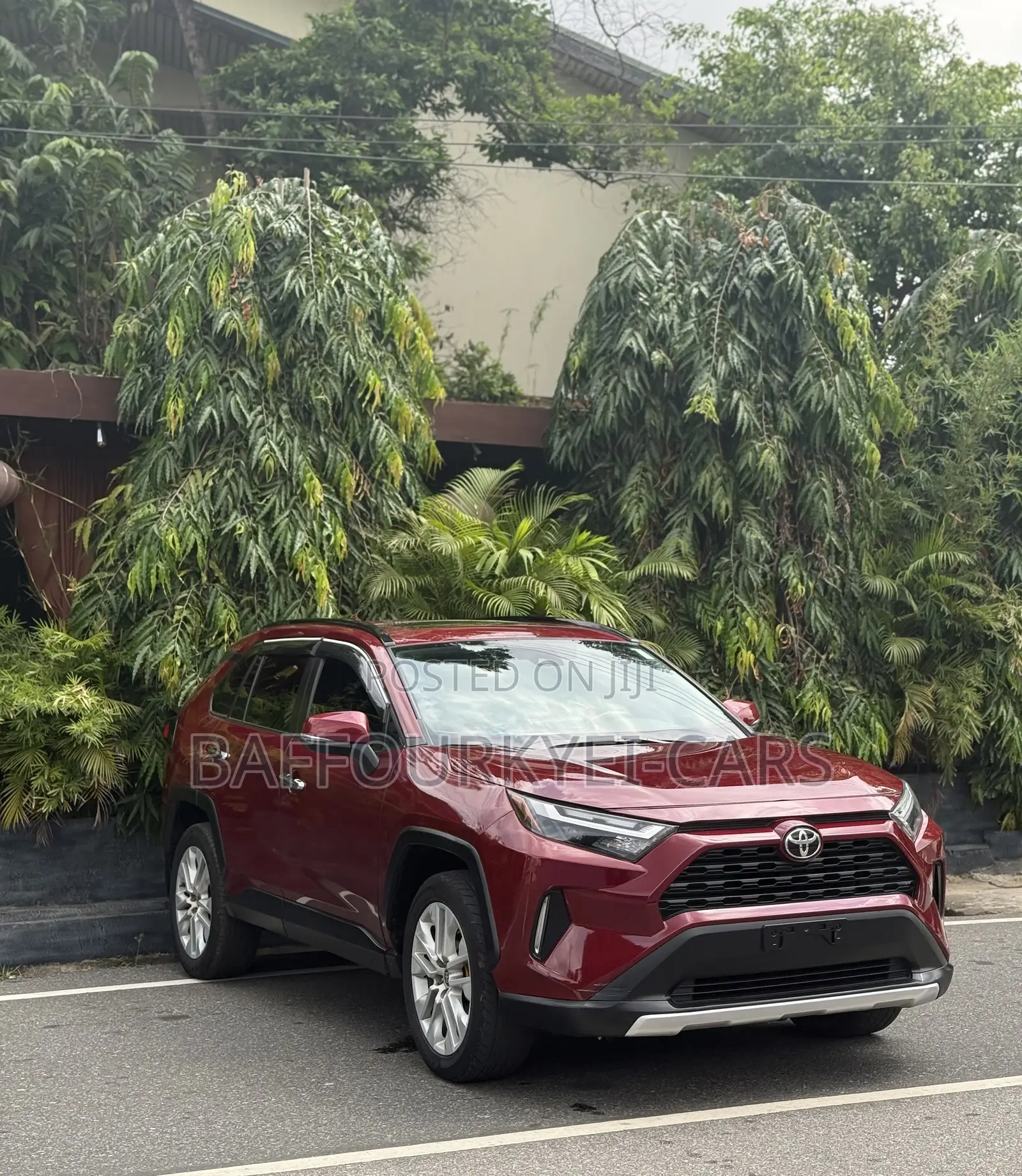 Toyota RAV4 XLE 2022 Red