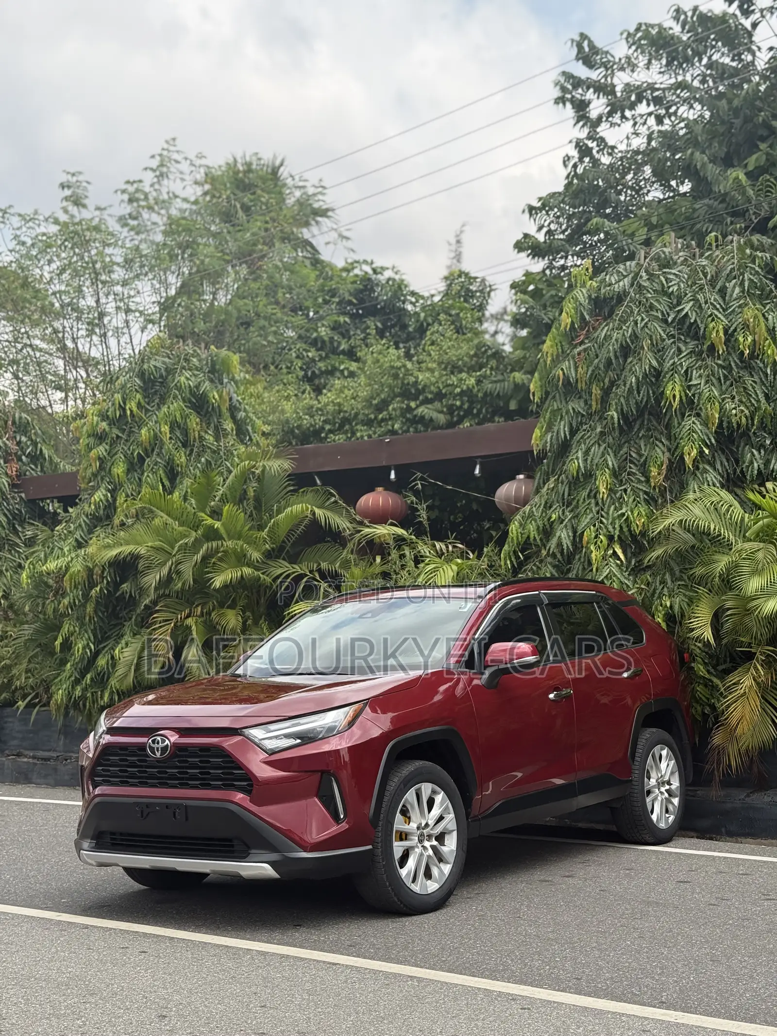 Toyota RAV4 XLE 2022 Red