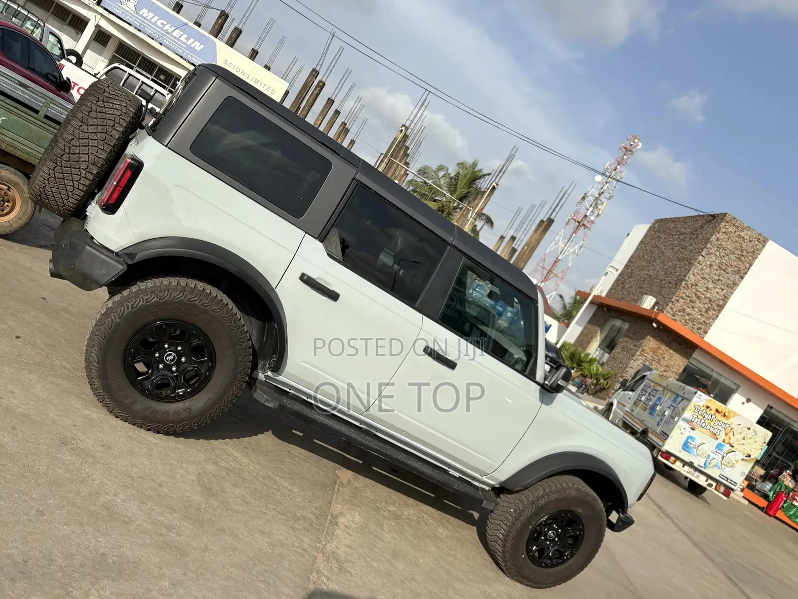 Ford Bronco Sport Badlands AWD 2023 Ivory