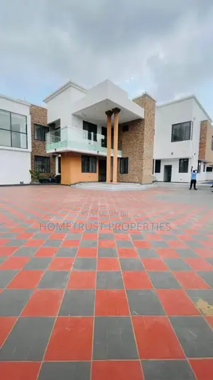 5bdrm Duplex in Hometrust Properties, East Legon for sale