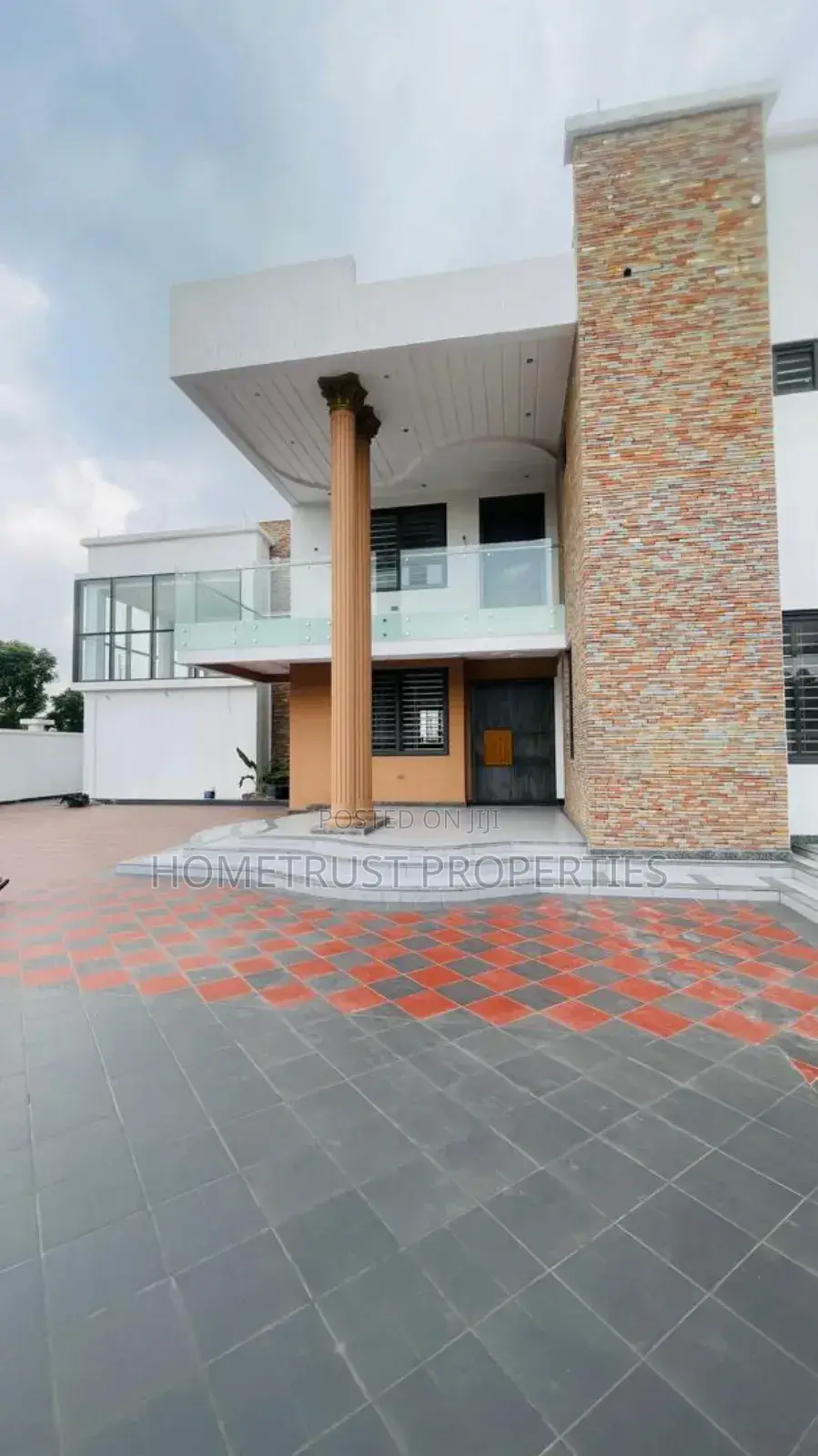 5bdrm Duplex in Hometrust Properties, East Legon for sale