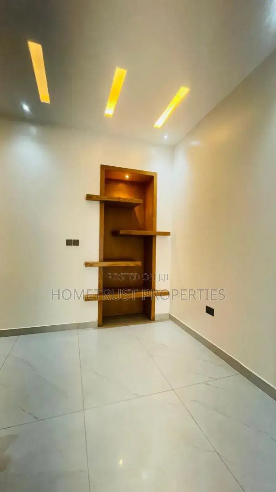 5bdrm Duplex in Hometrust Properties, East Legon for sale