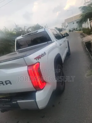 Toyota Tundra Limited Double Cab 6.5' Bed 2024 White
