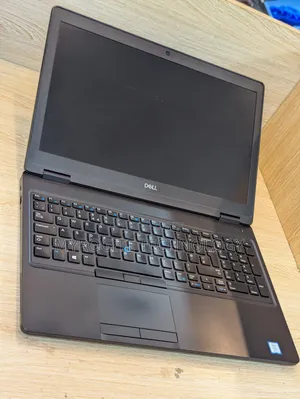 Laptop Dell Latitude 5550 8GB Intel Core i5 HDD+SSD 500GB