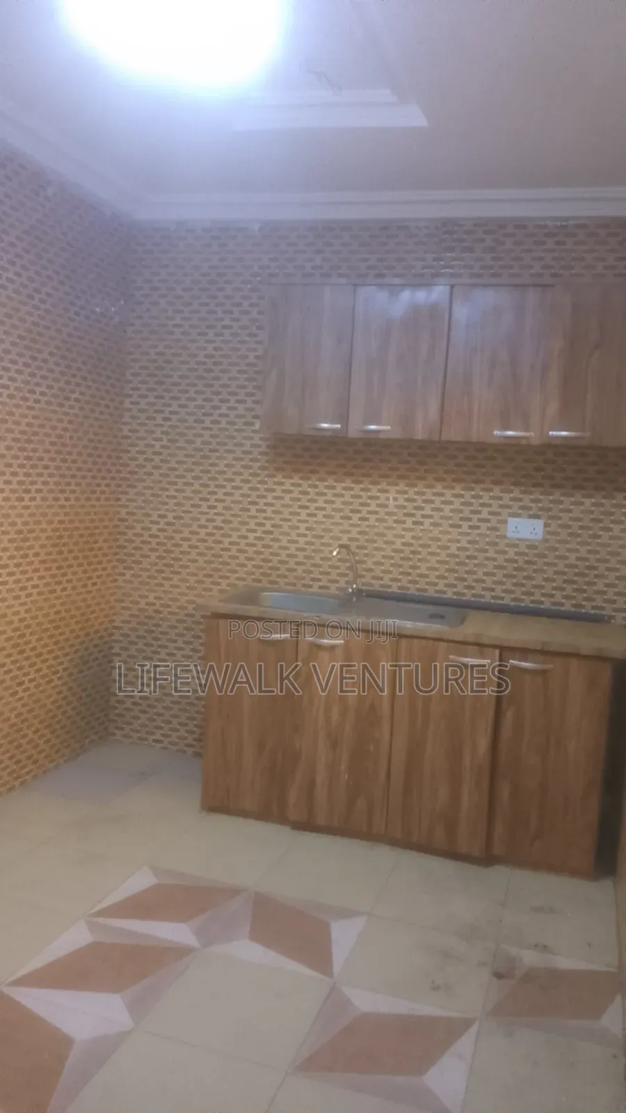 2bdrm Apartment in American House for rent