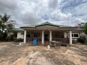 6bdrm House in Santasi Trede, Kumasi Metropolitan for sale