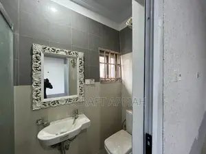 6bdrm House in Santasi Trede, Kumasi Metropolitan for sale
