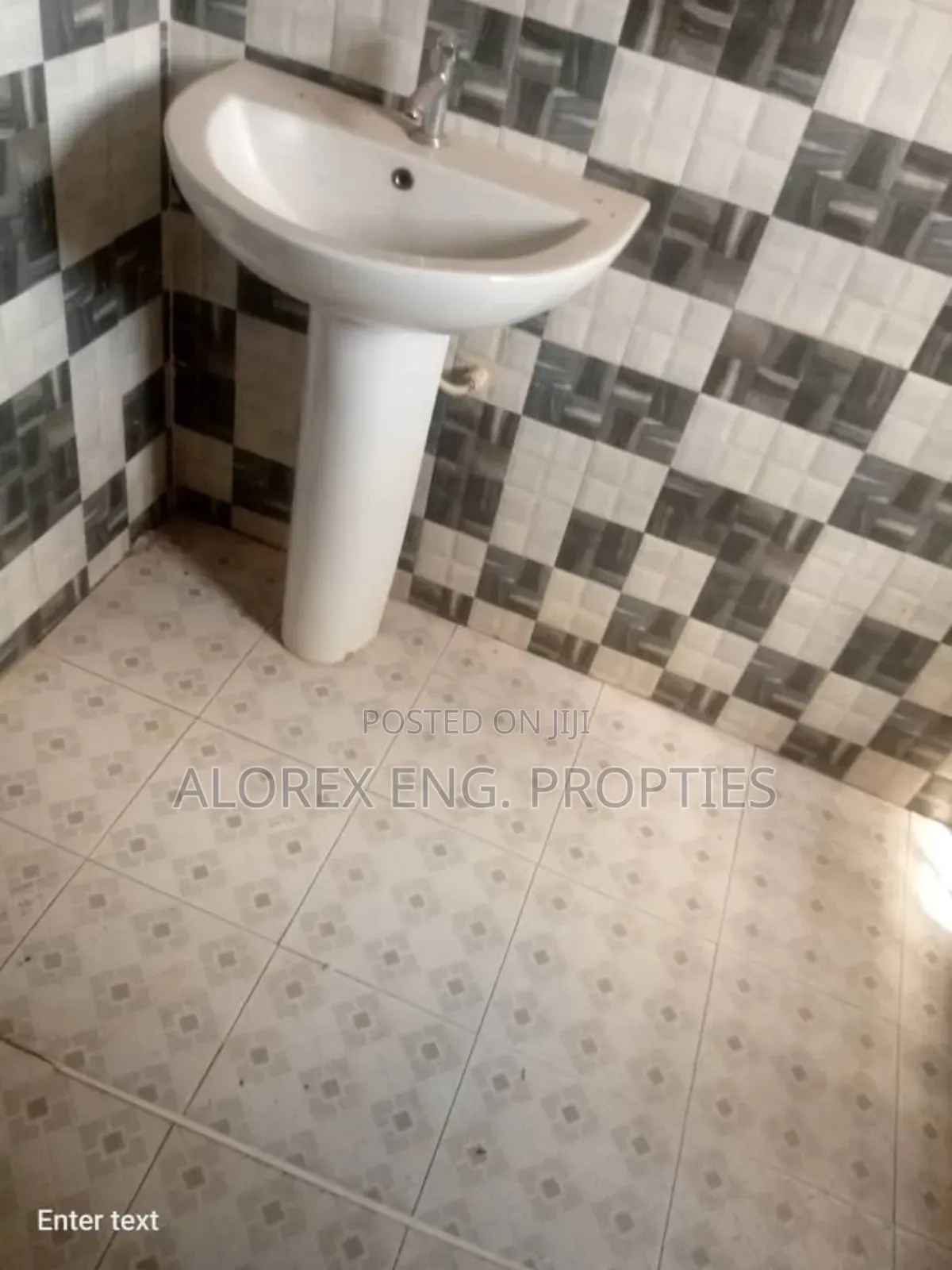 3bdrm Apartment in Ashieyie, Adenta for rent