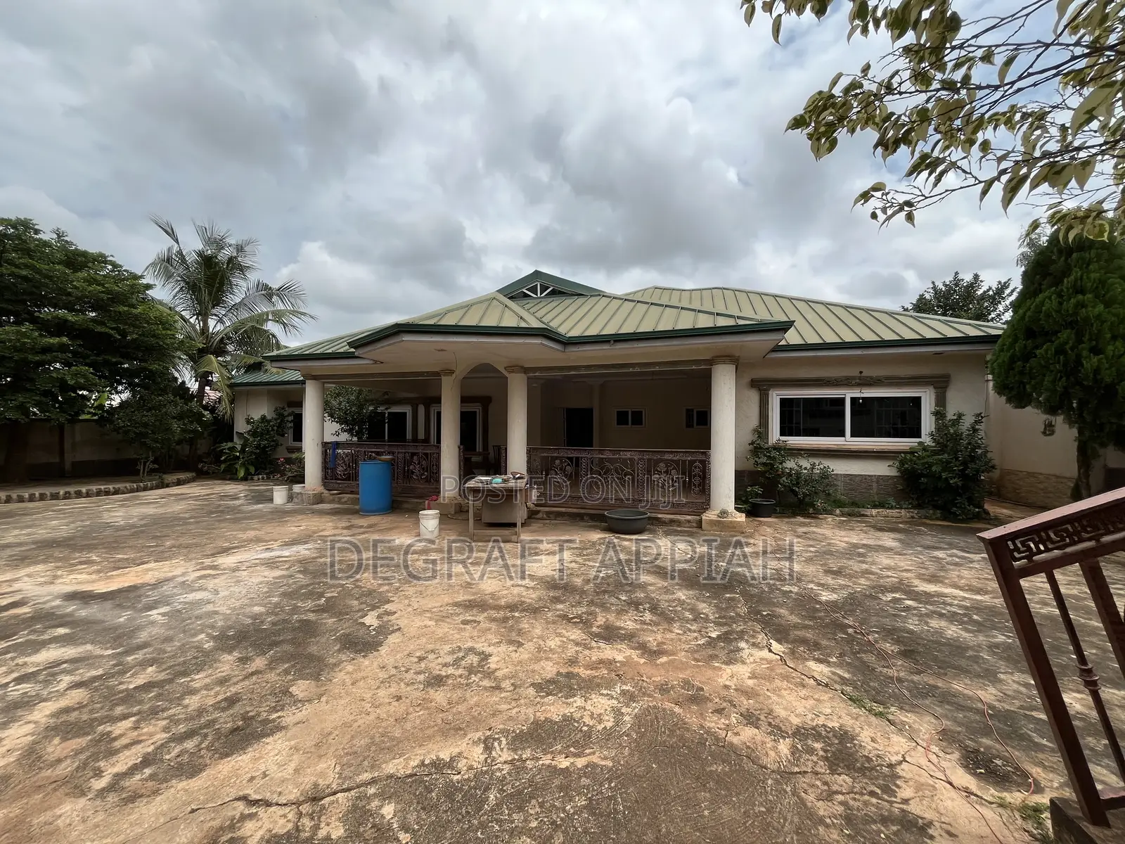 6bdrm House in Santasi Trede, Kumasi Metropolitan for sale