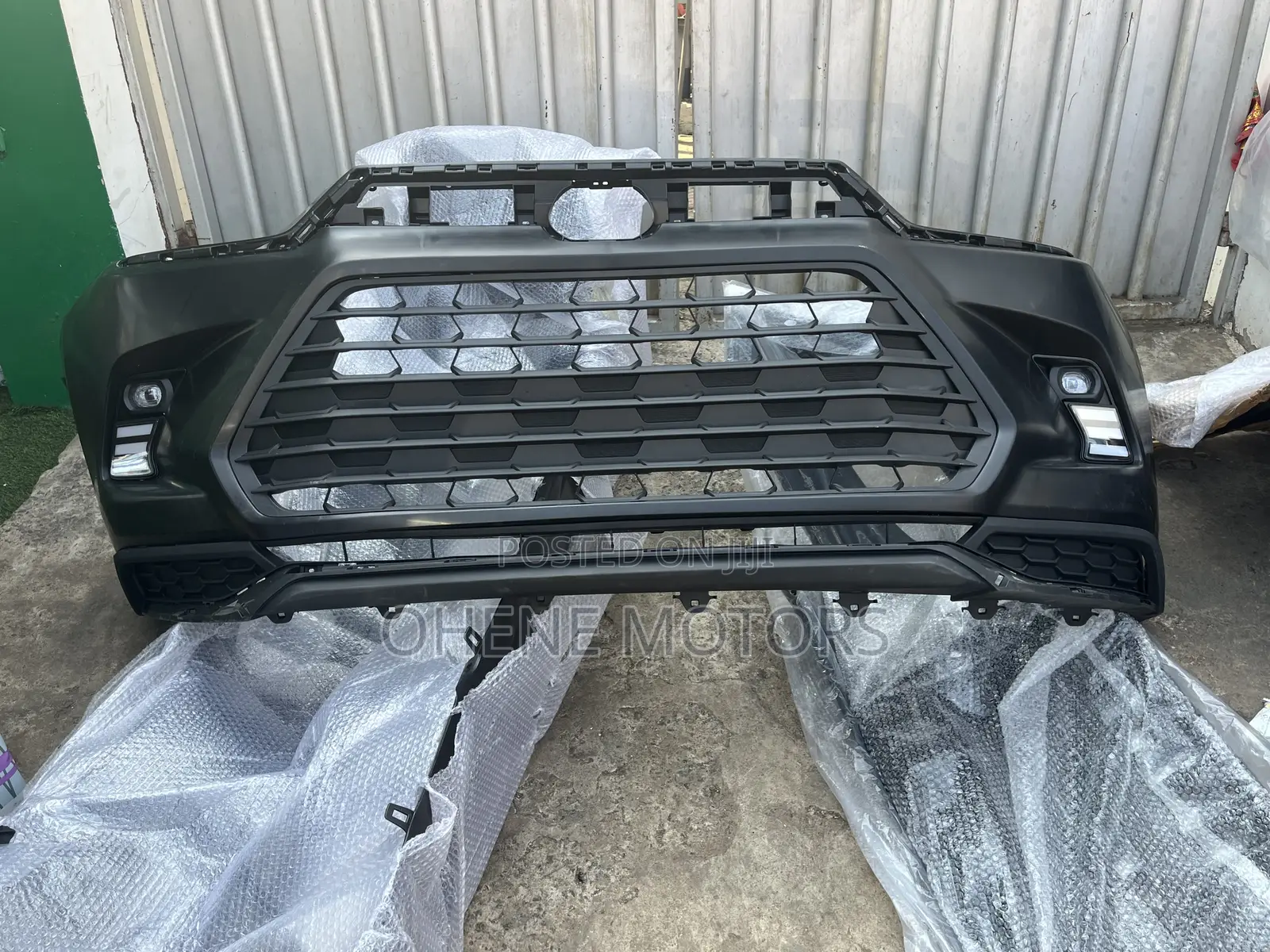 Toyota Highlander 2024-2025 Front Bumper Available With Les Fog Light