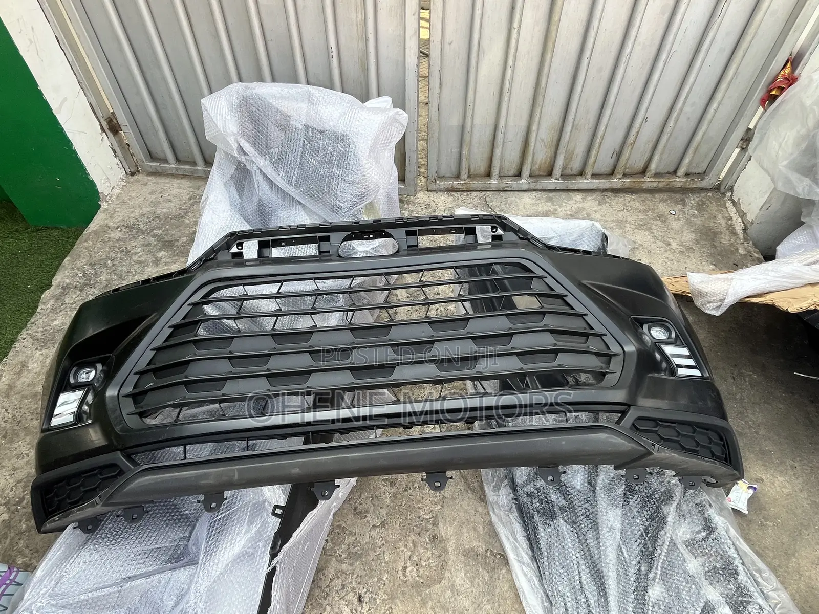 Toyota Highlander 2024-2025 Front Bumper Available With Les Fog Light