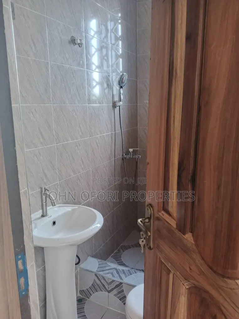 2bdrm Apartment in Ayeduase K 5 Juncion, Kumasi Metropolitan for rent