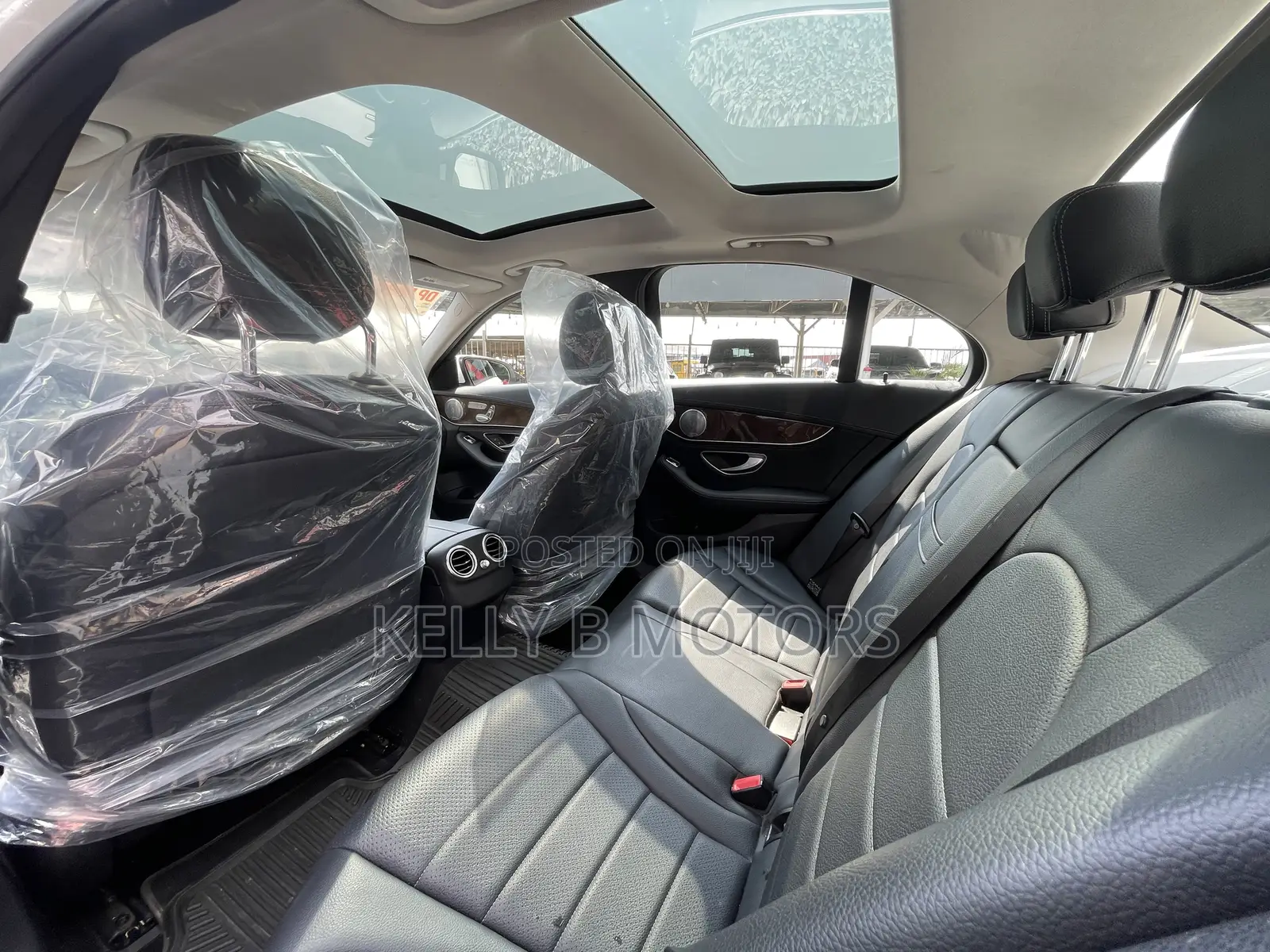 Mercedes-Benz C300 Luxury 4dr AWD 4Matic Sedan (2.0L 4cyl 7A) 2015