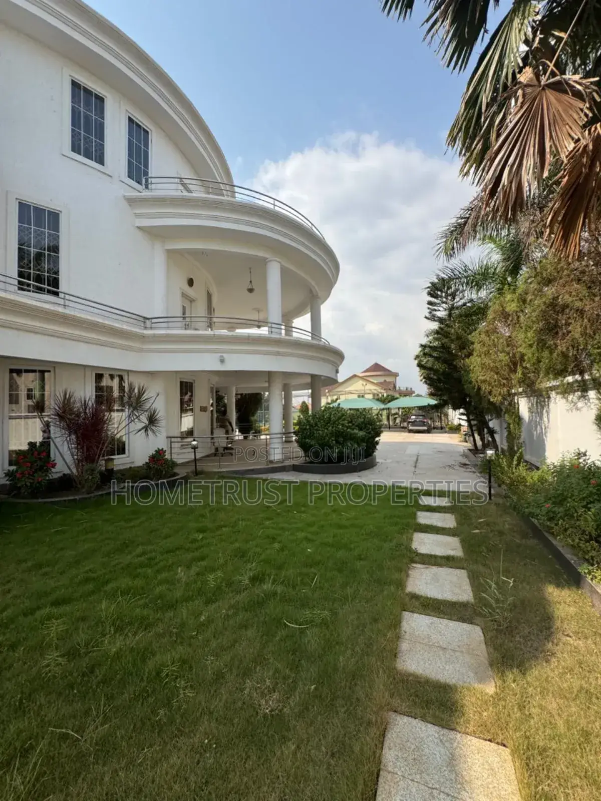 6bdrm Mansion in Hometrust Properties, East Legon for sale