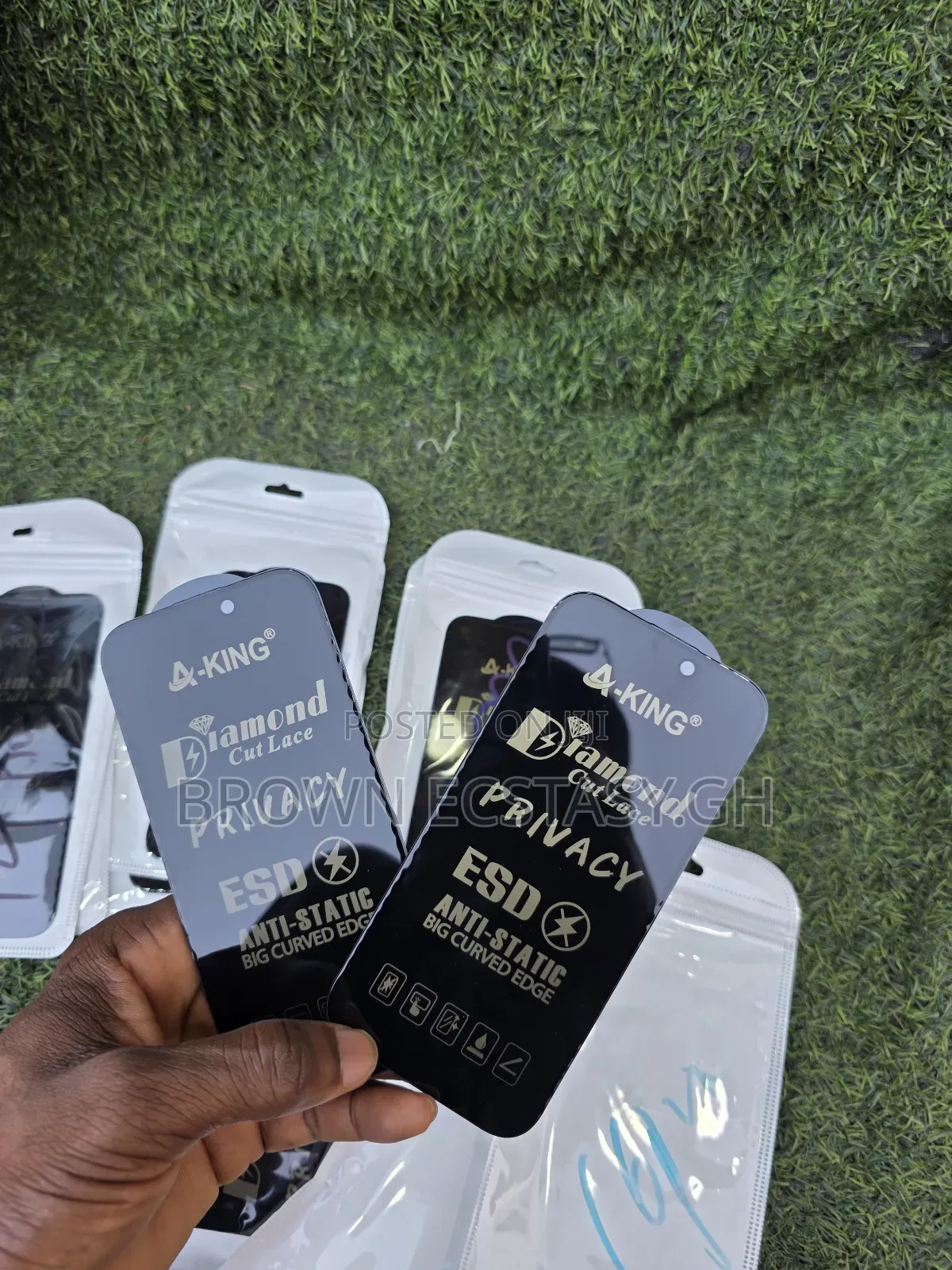 A King Diomond Cut Privacy Screen Protector for All iPhones