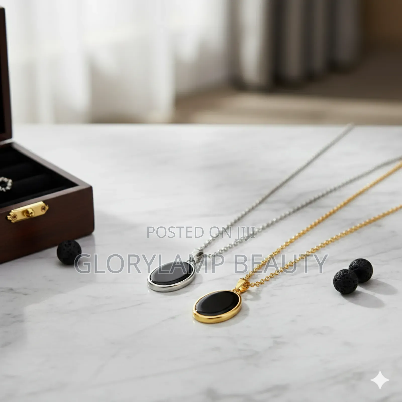 Oval Pendant Necklace – Silver Gold