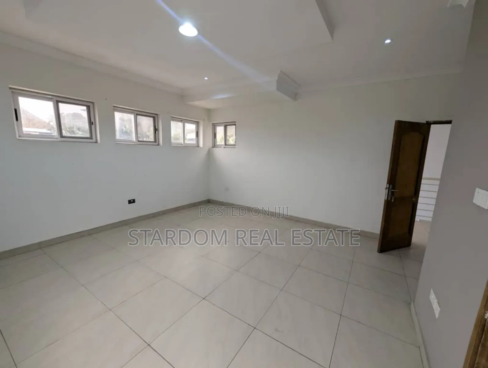 4bdrm Duplex in Tesano for rent