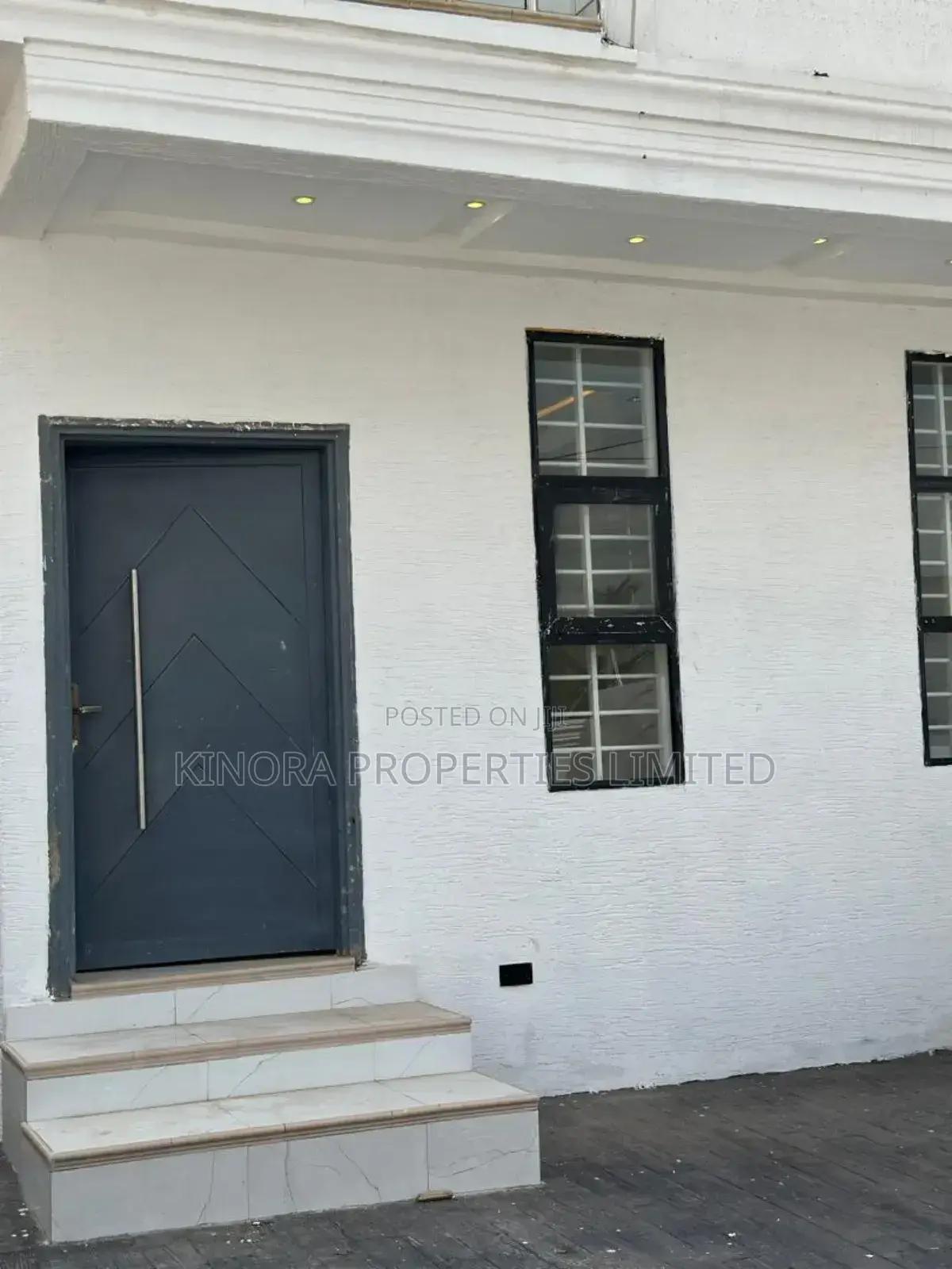 2bdrm Duplex in School Junction, Ashaley Botwe for sale