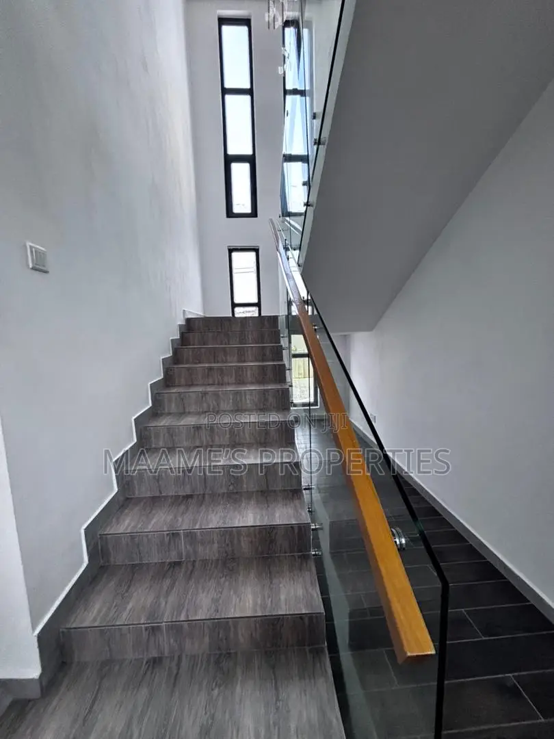 4bdrm Townhouse/Terrace in Labone for sale