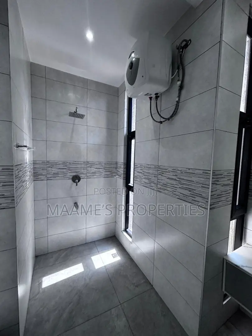 4bdrm Townhouse/Terrace in Labone for sale