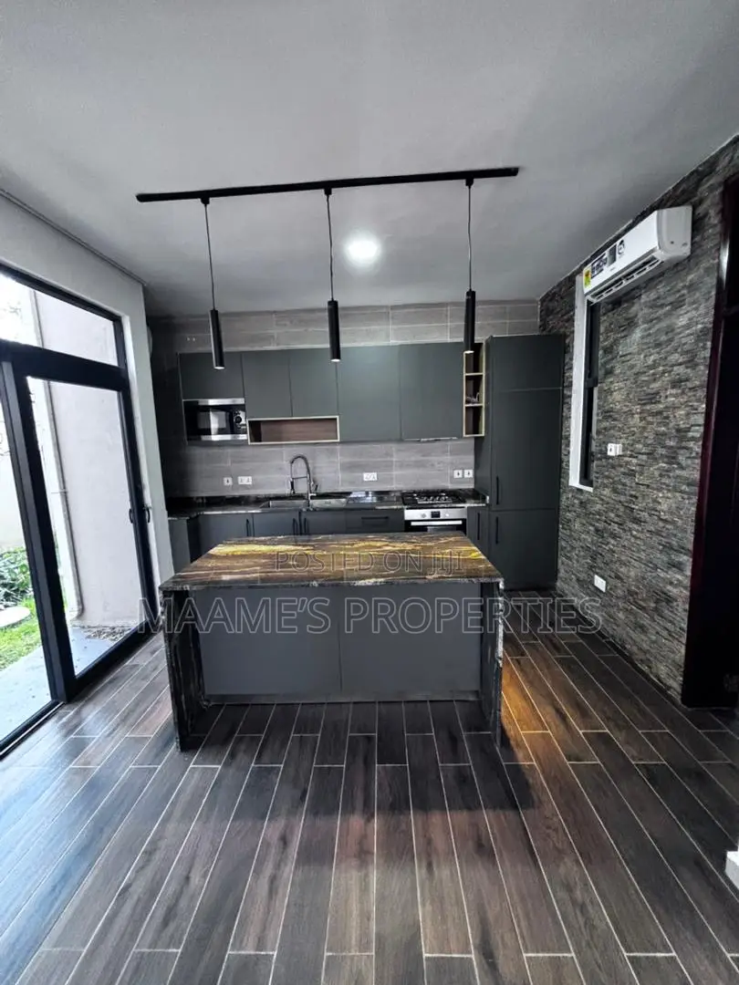 4bdrm Townhouse/Terrace in Labone for sale