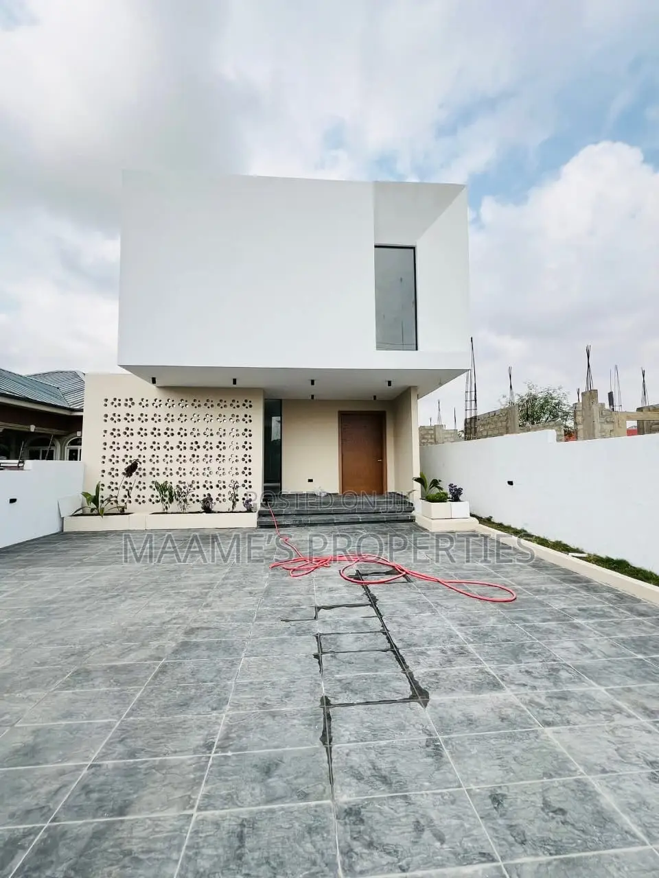 4bdrm Duplex in Ashaley Botwe for sale
