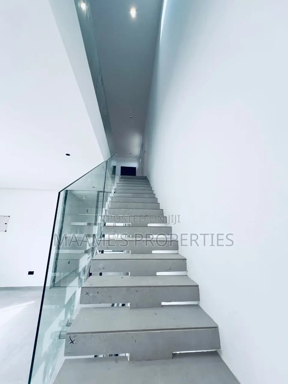 4bdrm Duplex in Ashaley Botwe for sale